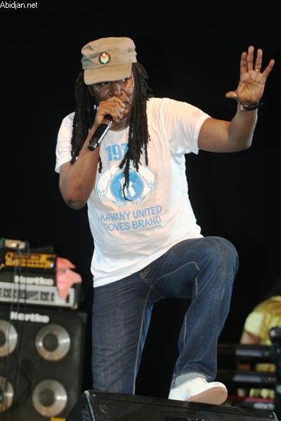 La méga-star du reggae ivoirien Alpha Blondy depuis Paris : “Nous avons voulu la guerre, elle est bientôt là!